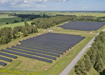 Elektrum Eesti atklāj saules enerģijas parku Lūganusē, Igaunijā